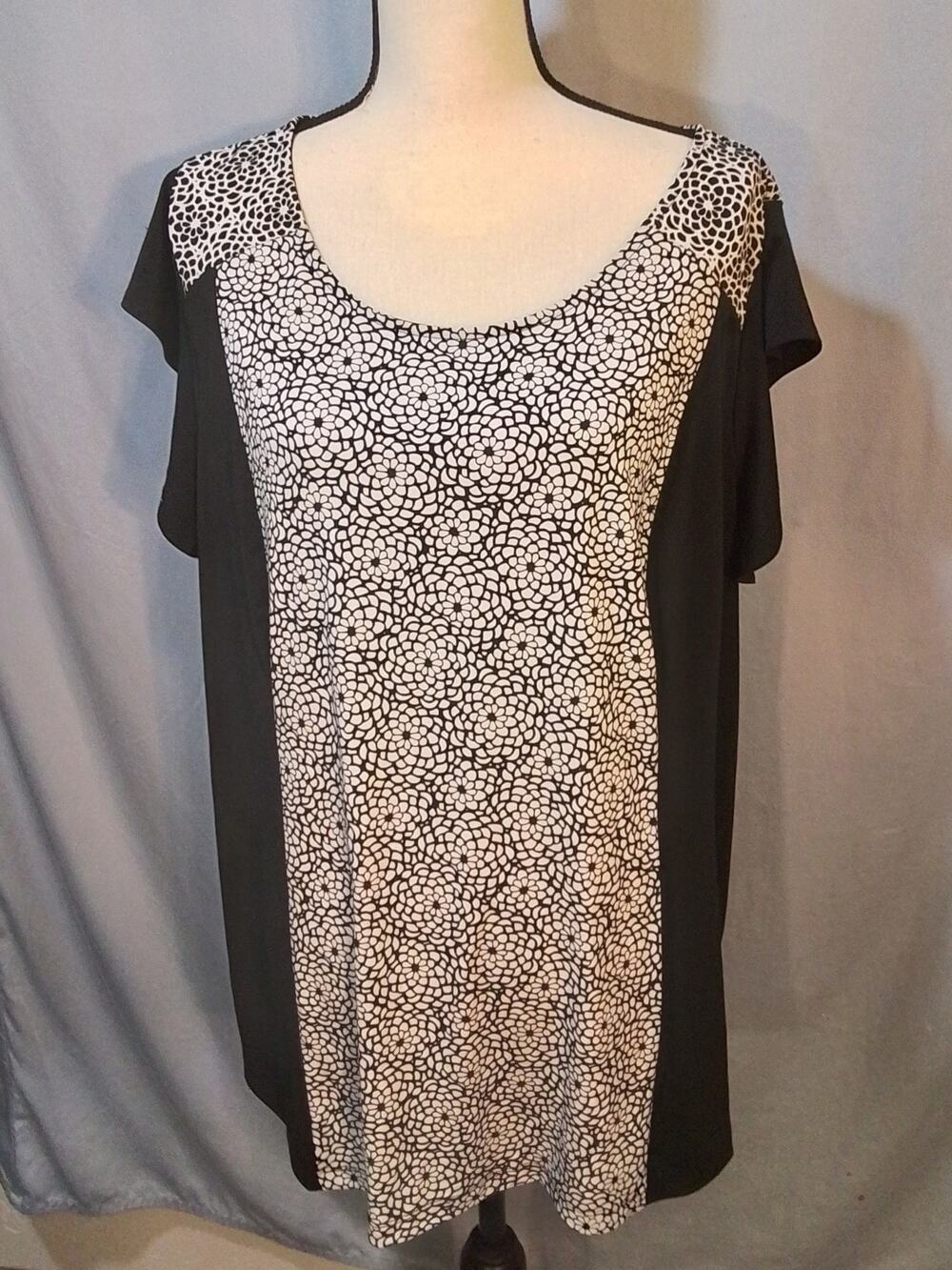 Worthington black and white blouse